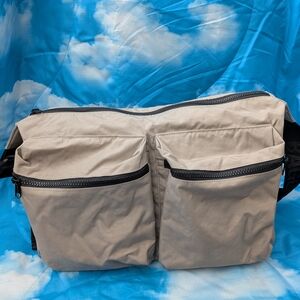 Baggu Large Cargo Crossbody in Dove